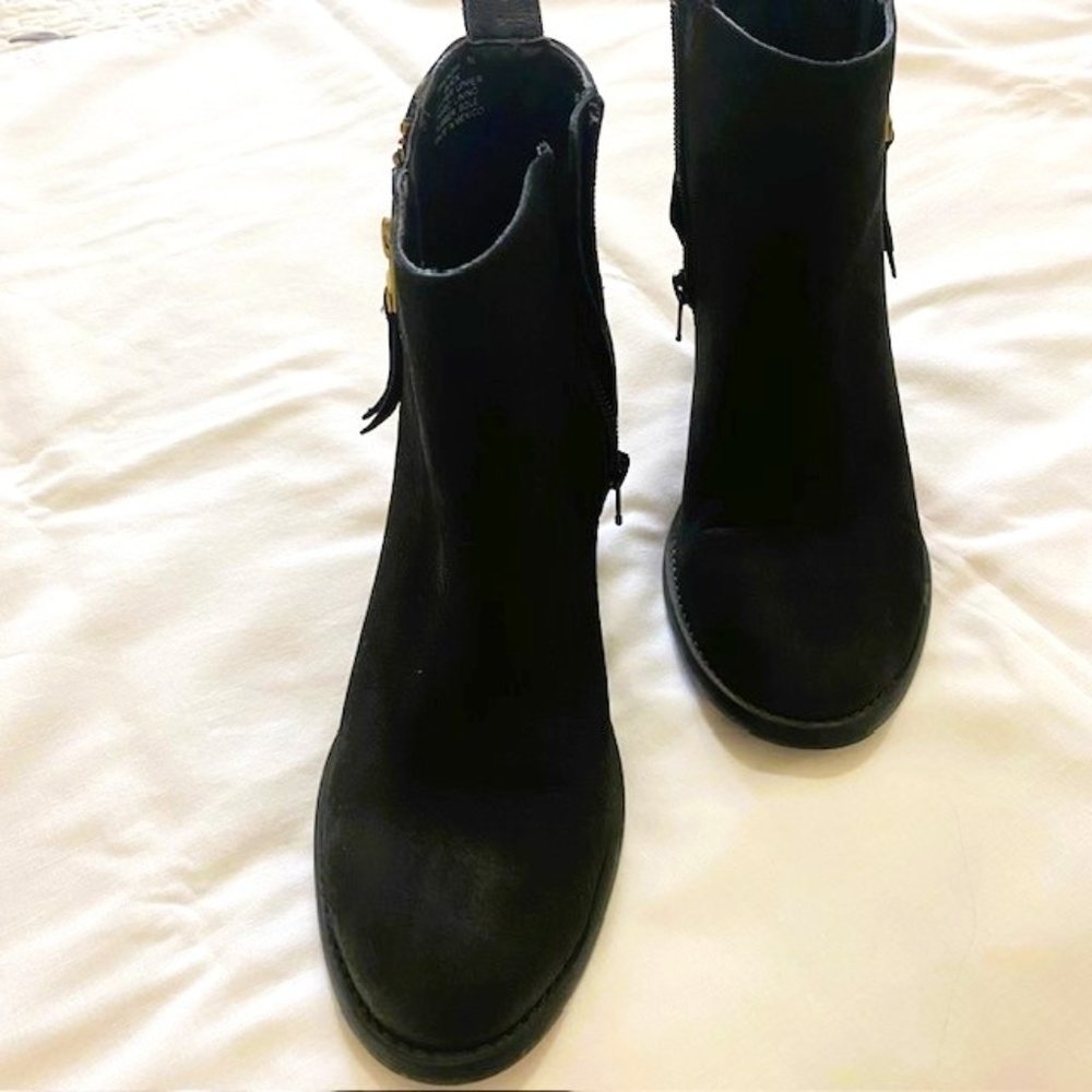 Steve Madden Stylish black boots Wantagh  7M  Leather upper  Rubber sole